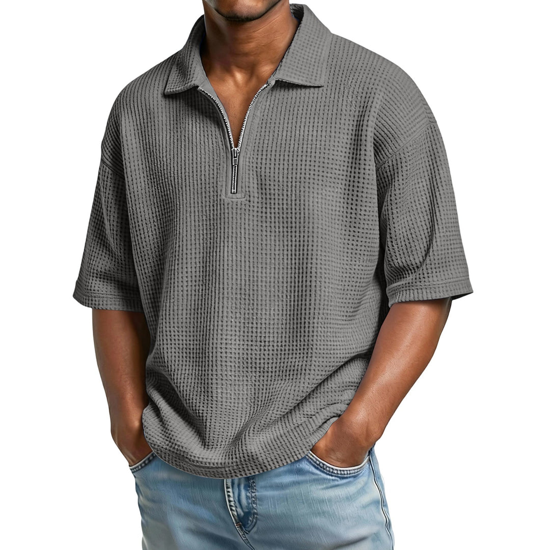 Stilvolles Casual Herren Poloshirt in Waffelstrick-Optik, kurzärmlig, optimal für entspannte Tage.