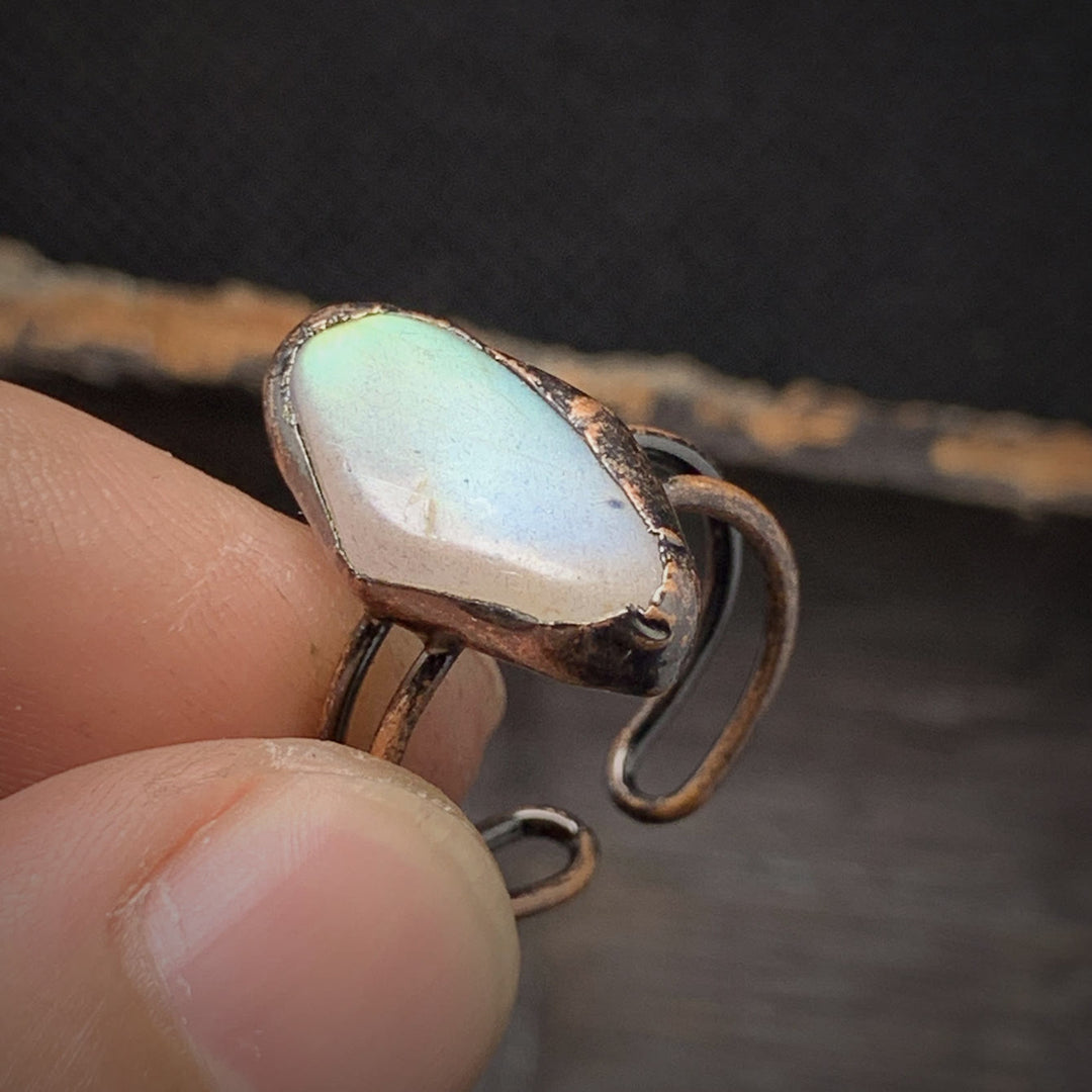 Handgefertigter Damenring, Rohstein & verstellbar. Naturstein Geburtsstein Schmuck.