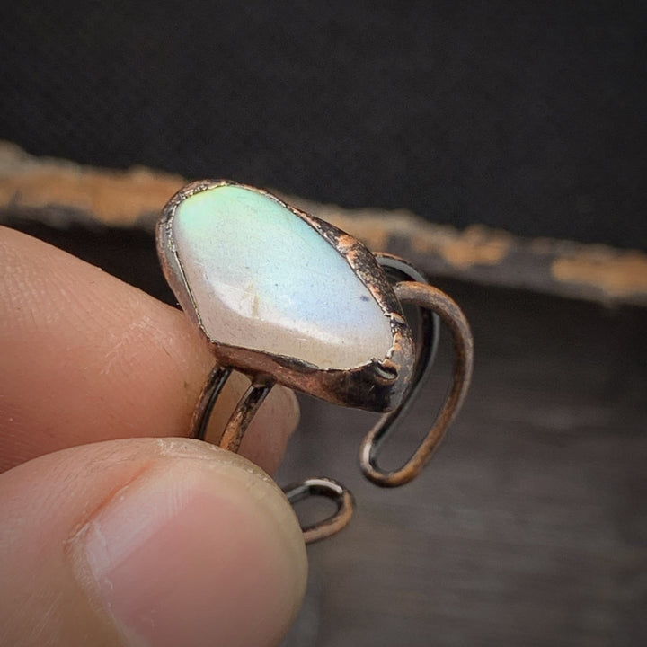 Handgefertigter Damenring, Rohstein & verstellbar. Naturstein Geburtsstein Schmuck.