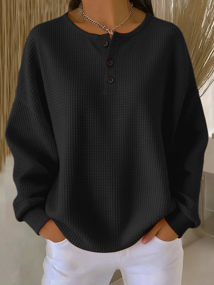 Stilvolles Damen Sweatshirt mit Waffelstruktur und Henley-Knopfleiste, ein bequemes Langarm-Oberteil.