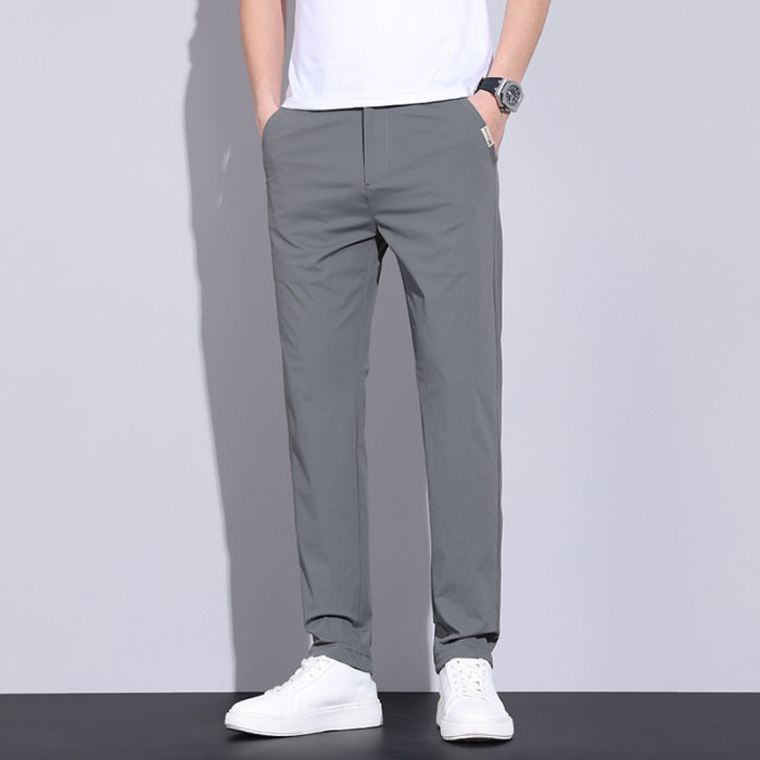 Moderne Herren Bleistifthose im schmalen Slim Fit mit elastischem Bund, vielseitig für Business und Casual.