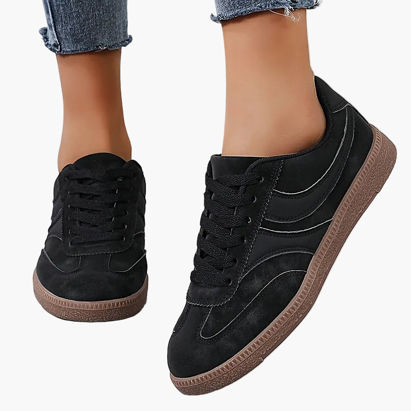 Rückansicht der Damen Vintage Sneaker. Zeigt den stylischen Retro-Look für Alltag & Freizeit. Bequemer Damenschuh.
