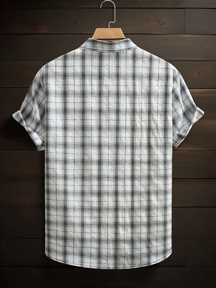 Modernes Karomuster auf Herren Kurzarmhemd; stilvolles Freizeithemd für warme Sommertage & Looks.
