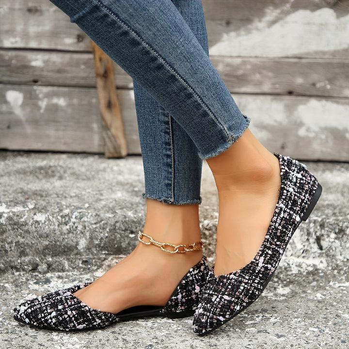 Seitenansicht klassischer Damen Ballerinas mit spitzer Zehe, stilvolle & bequeme Flats für den Sommer.