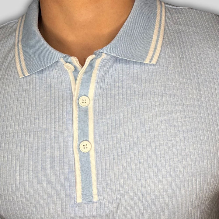 Grünes geripptes Herren Polo; entspanntes Freizeit-Shirt, ideal für Frühling & legere Treffen.