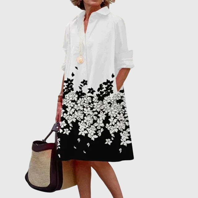 Blick von oben auf das Damen Taschenkleid, Relaxed Fit, zeigt die praktische Schnittführung und Details.