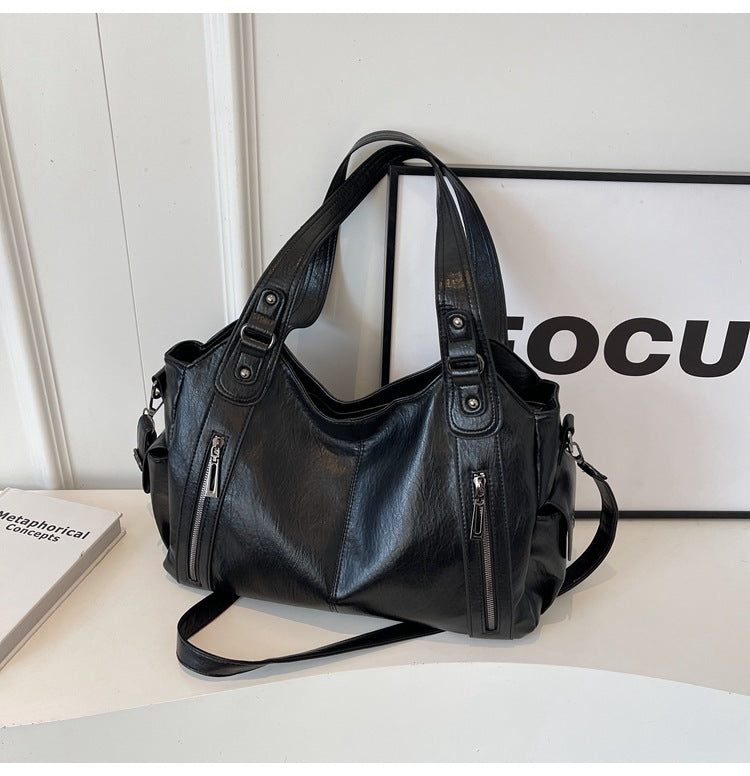 Elegante braune Damen Reisetasche. Großer Stauraum für Sport- und Reiseutensilien.