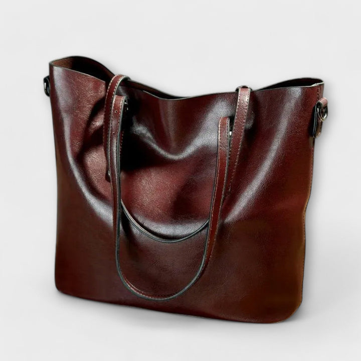 Klassische schwarze Vintage Schultertasche, elegante Damentasche mit zeitlosem Design & praktischen Fächern.