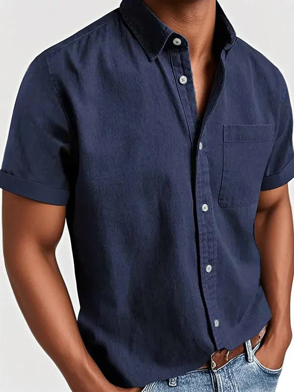 Herren Kurzarmhemd mit Polokragen, Knopfleiste & Brusttasche, bequeme Herrenmode für den Sommer.