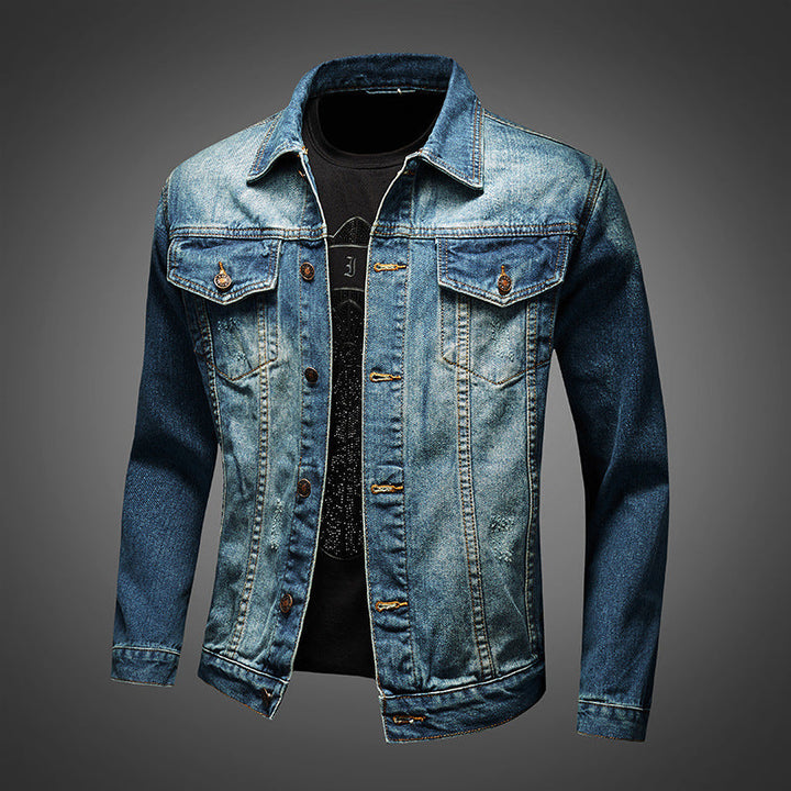 Klassische Herren Jeansjacke aus blauem Denim mit Knopfleiste; stilvolle Übergangsjacke für Herren, Herbst & Frühling.