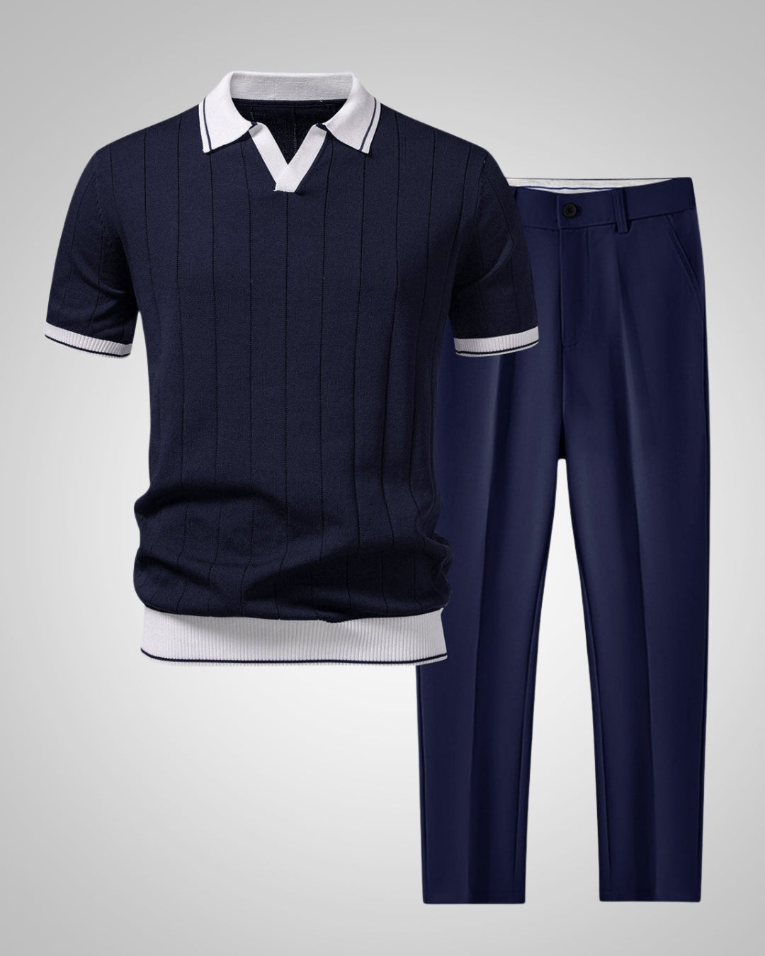 Mann trägt elegantes Herren Strickpolo Hosen Set für sommerliche Freizeitaktivitäten.