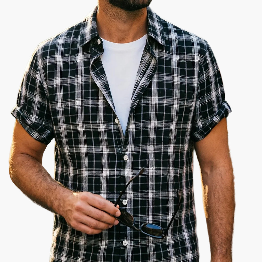 Kariertes Herren Kurzarmhemd; modernes Freizeithemd im Karodesign für stilvolle Sommer-Outfits.
