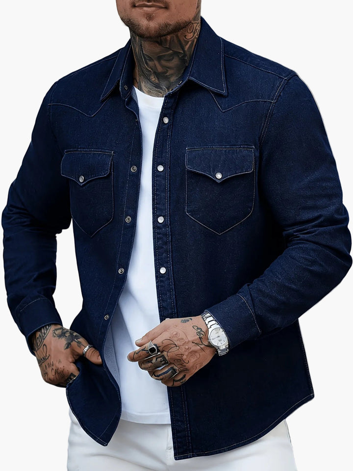 Nahaufnahme: Western Hemd Herren mit eleganten Druckknöpfen und praktischen Brusttaschen, Freizeitmode.
