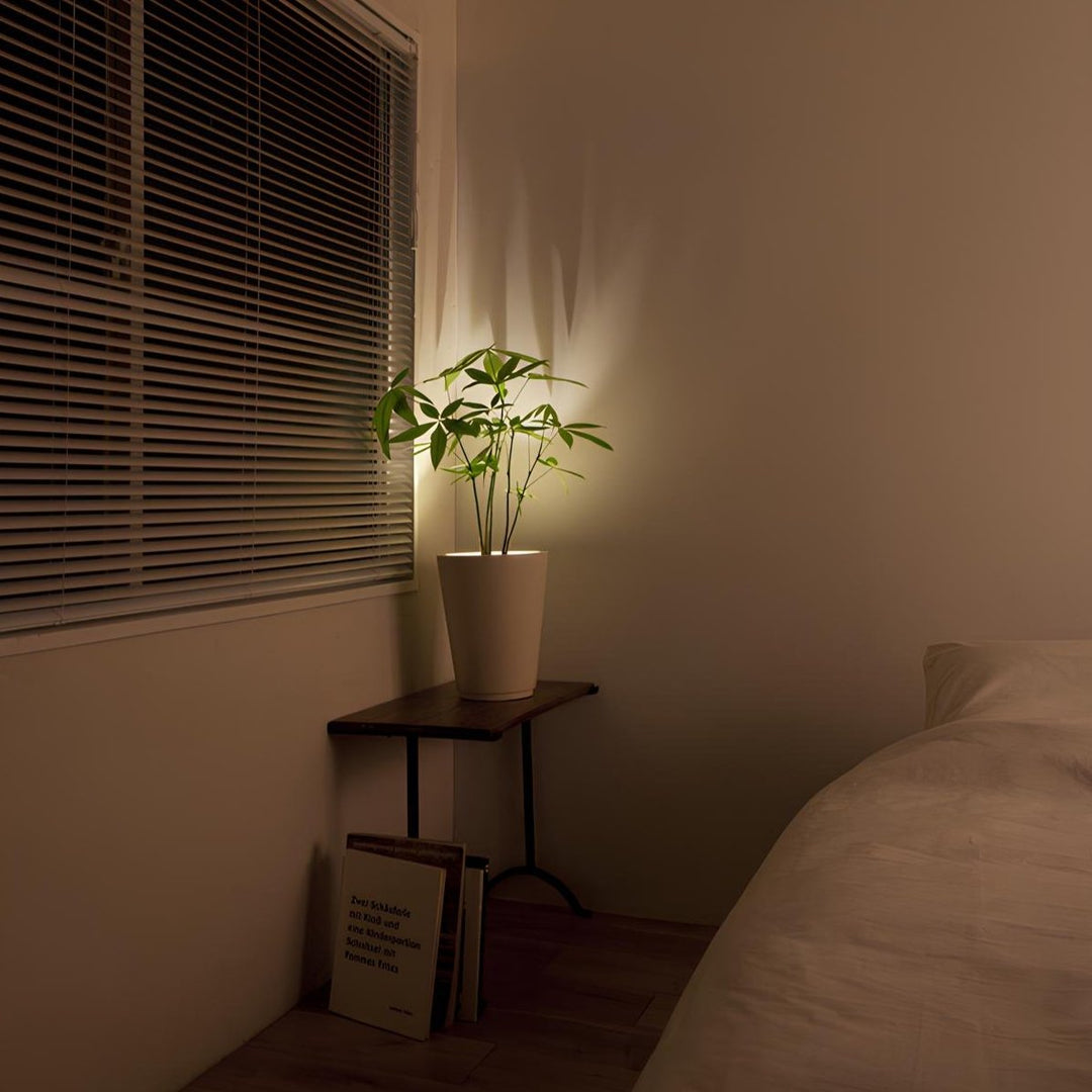 Flexibler LED-Spotlight, drahtlos, mit langer Akkulaufzeit, ideal für unkomplizierte Akzentbeleuchtung.