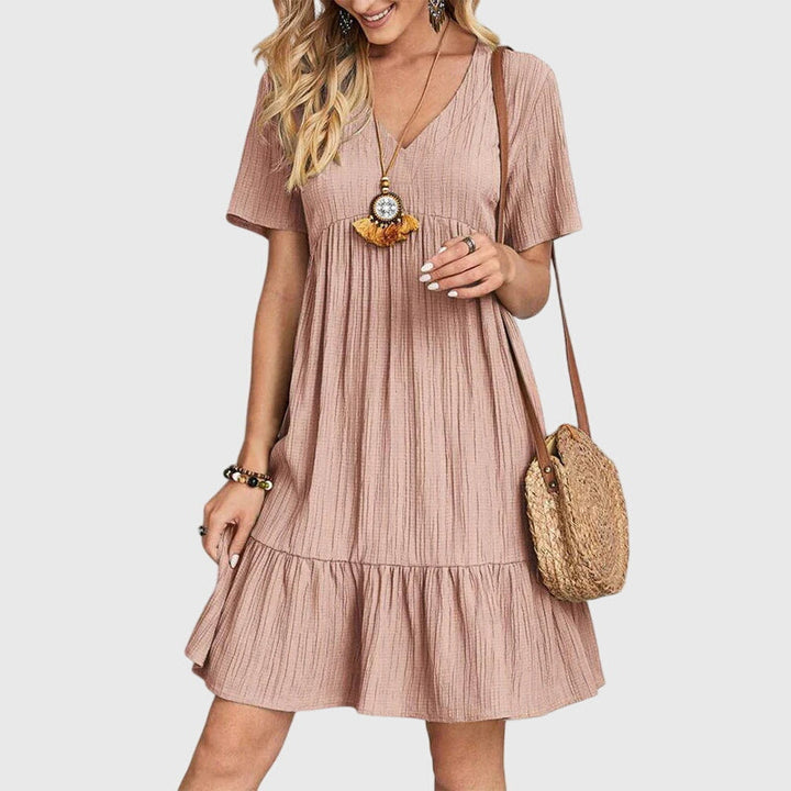 Modisches, farbiges Damen Sommerkleid im Boho-Stil. Fließendes Midikleid mit Kurzarm für Strand & Casual-Look.
