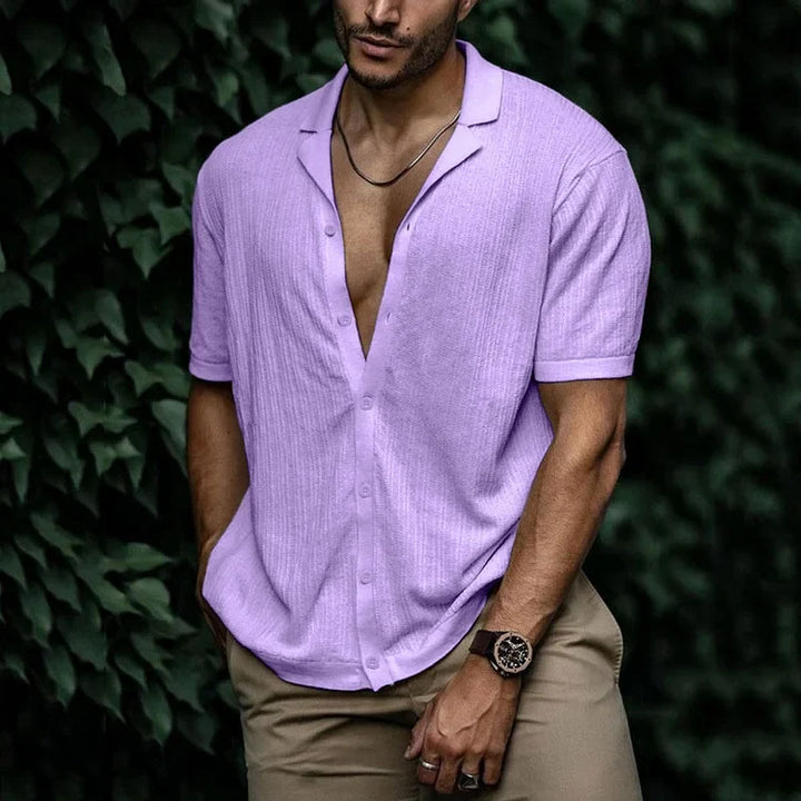 Vielseitiges Herren Kurzarmhemd in Grün, perfekt für warme Sommertage und Casual-Outfits.