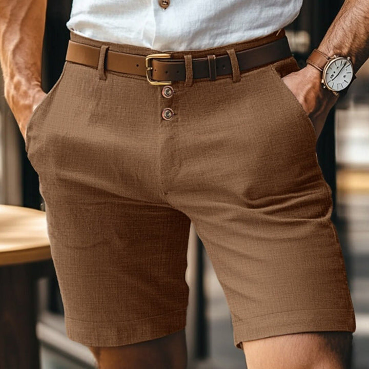 Dunkelbraune Casual Shorts für Herren, bequeme Passform, mit Knopfleiste, vielseitig für Freizeit.