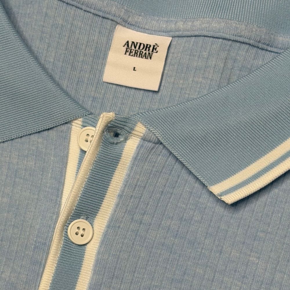 Weißes geripptes Polo-Shirt für Herren; bequemes und klassisches Sommer-Outfit, formstabil.