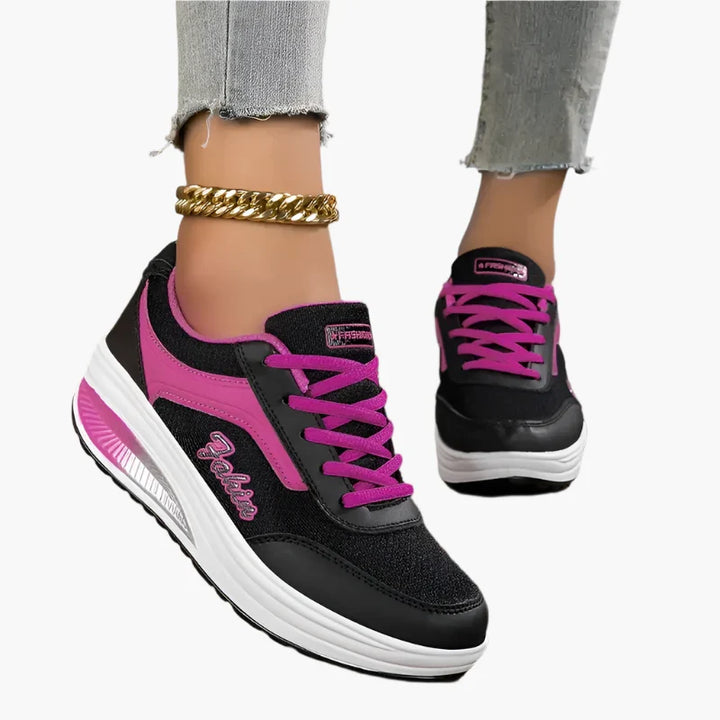 Moderne Damen Freizeitschuhe in hellem Design, bequeme Sneaker für Alltag und sportlich-elegante Outfits.