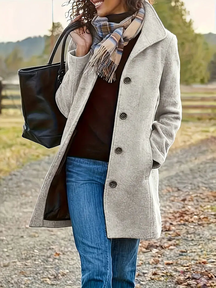 Warmer, isolierender Damen Wintermantel, langarm & tailliert, ideal für kalte Tage und Wintersaison in der Stadt.