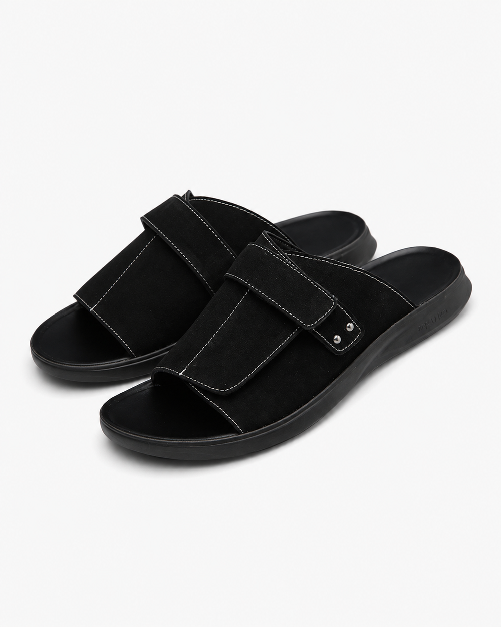 Robuste Herren Outdoor Sandalen mit rutschfester Sohle und Klettverschluss, perfekt für Wanderungen.