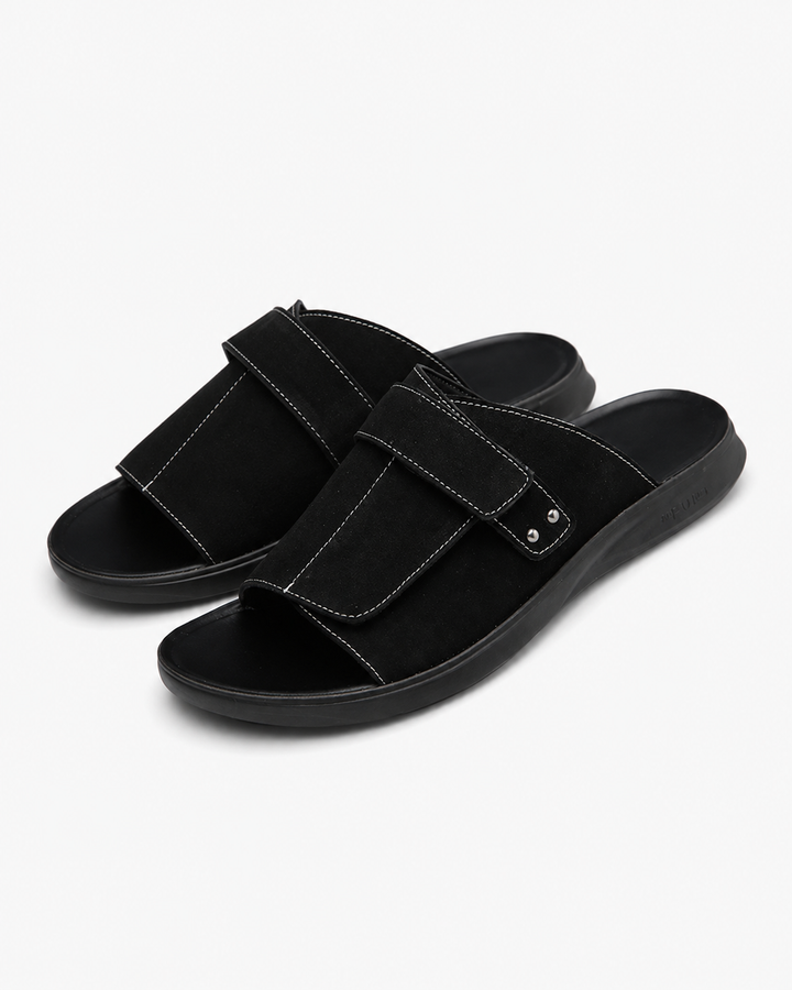 Robuste Herren Outdoor Sandalen mit rutschfester Sohle und Klettverschluss, perfekt für Wanderungen.