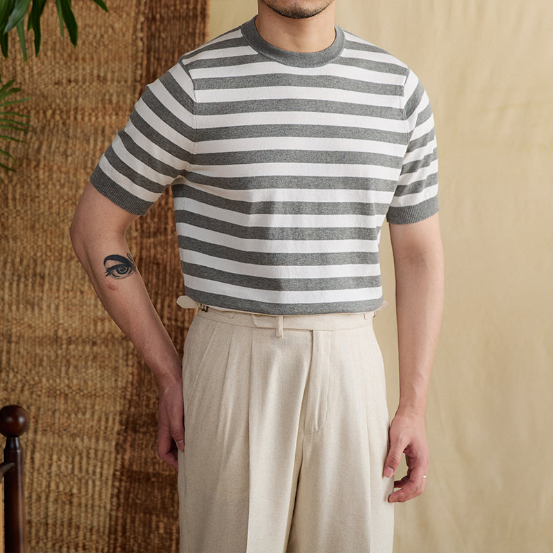 Herren Kurzarm Streifen T-Shirt mit Rundhalsausschnitt, schmal geschnitten, atmungsaktiv für lässige Eleganz.