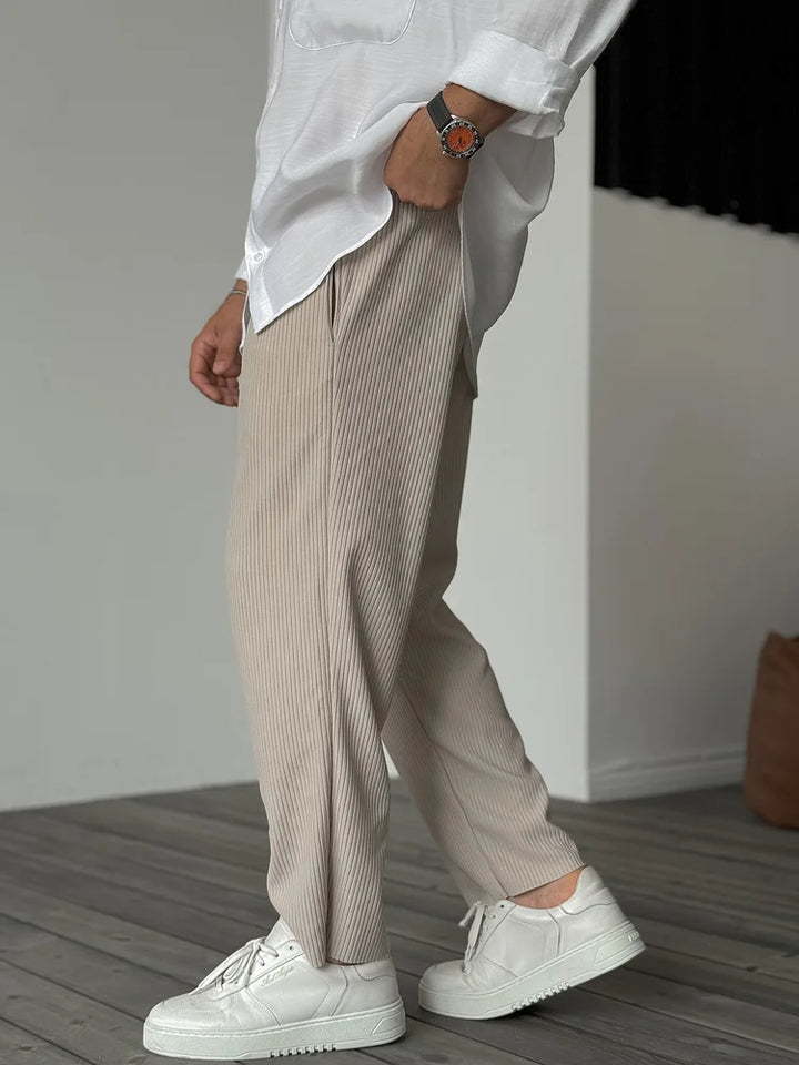 Graue Herren Freizeithose, Smart Casual Look, bequemer Stoff für stilvollen Alltag & Büro.