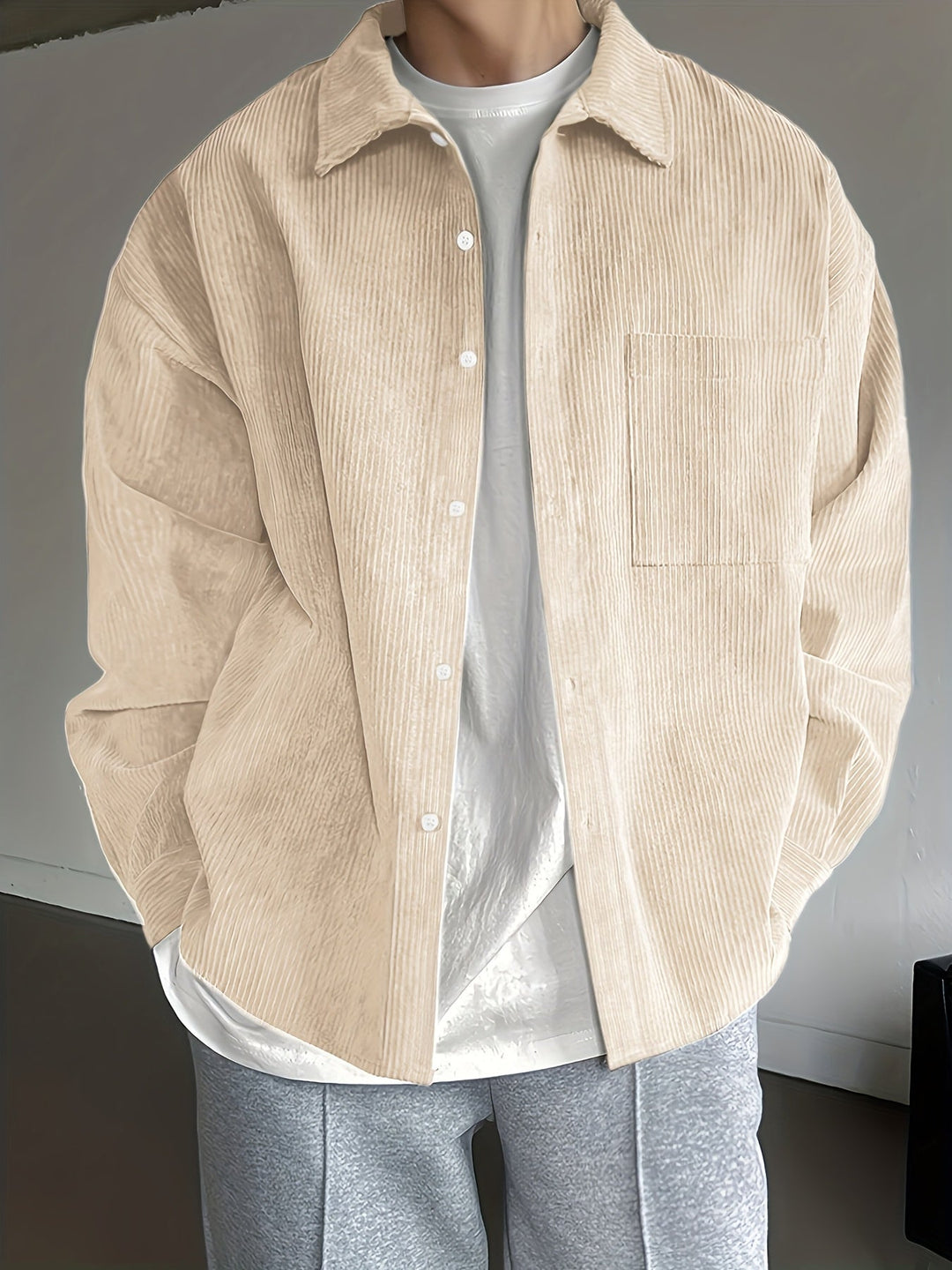 Herren Oversized Streetwear Hemd mit klassischem Kragen; bequemes Freizeithemd für moderne Männer.