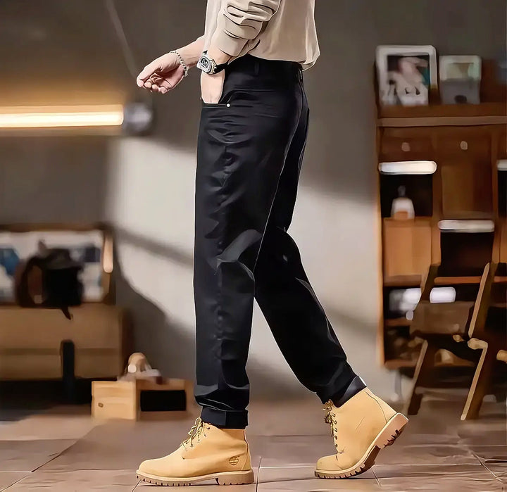 Elegante Herren Chinohose im Tapered Fit, ideal für Business & Freizeit. Bequeme, modische Männerhose.