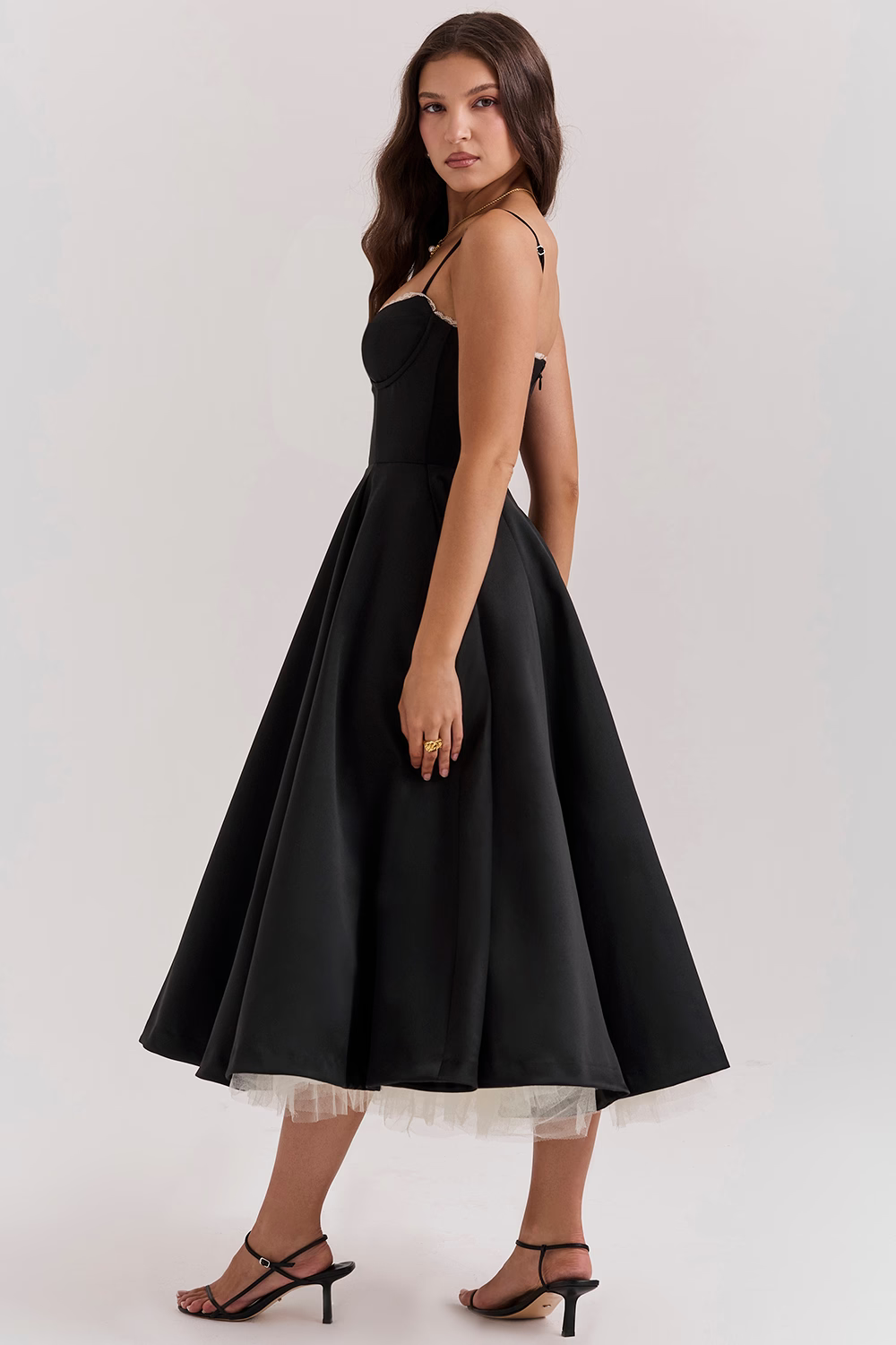 Stilvolles Cocktail Midikleid für Damen, schickes Outfit für besondere Anlässe.