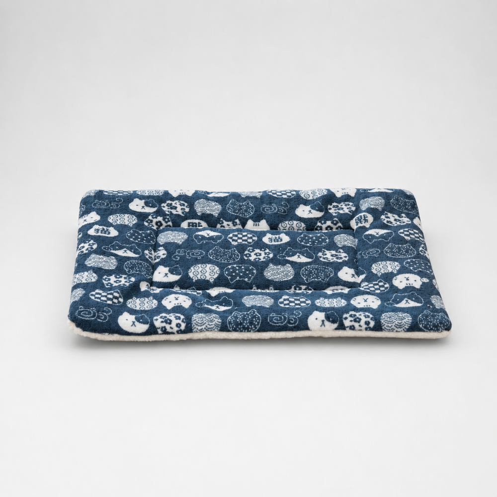 Faltbares Hundebett aus weichem Material, ideal für Reise und Zuhause, ganzjährig.