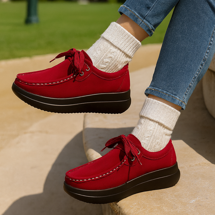 Rückenansicht der bequemen Damen Sneakers. Leichte Freizeitschuhe, ideal für tägliche Aktivitäten & Sport.