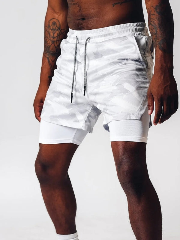 Leichtgewichtige Herren 2-in-1 Sportshorts Felix. Perfekt für Sommer, Training, Laufen und aktive Freizeitgestaltung.