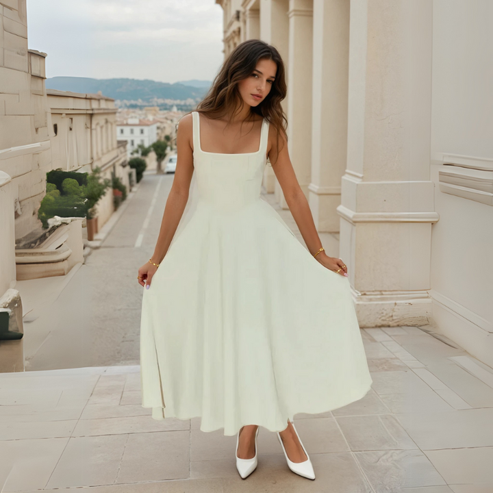 Festliches Damen-Midikleid in Schwarz, mit schickem eckigem Ausschnitt und betonender V-Taille.