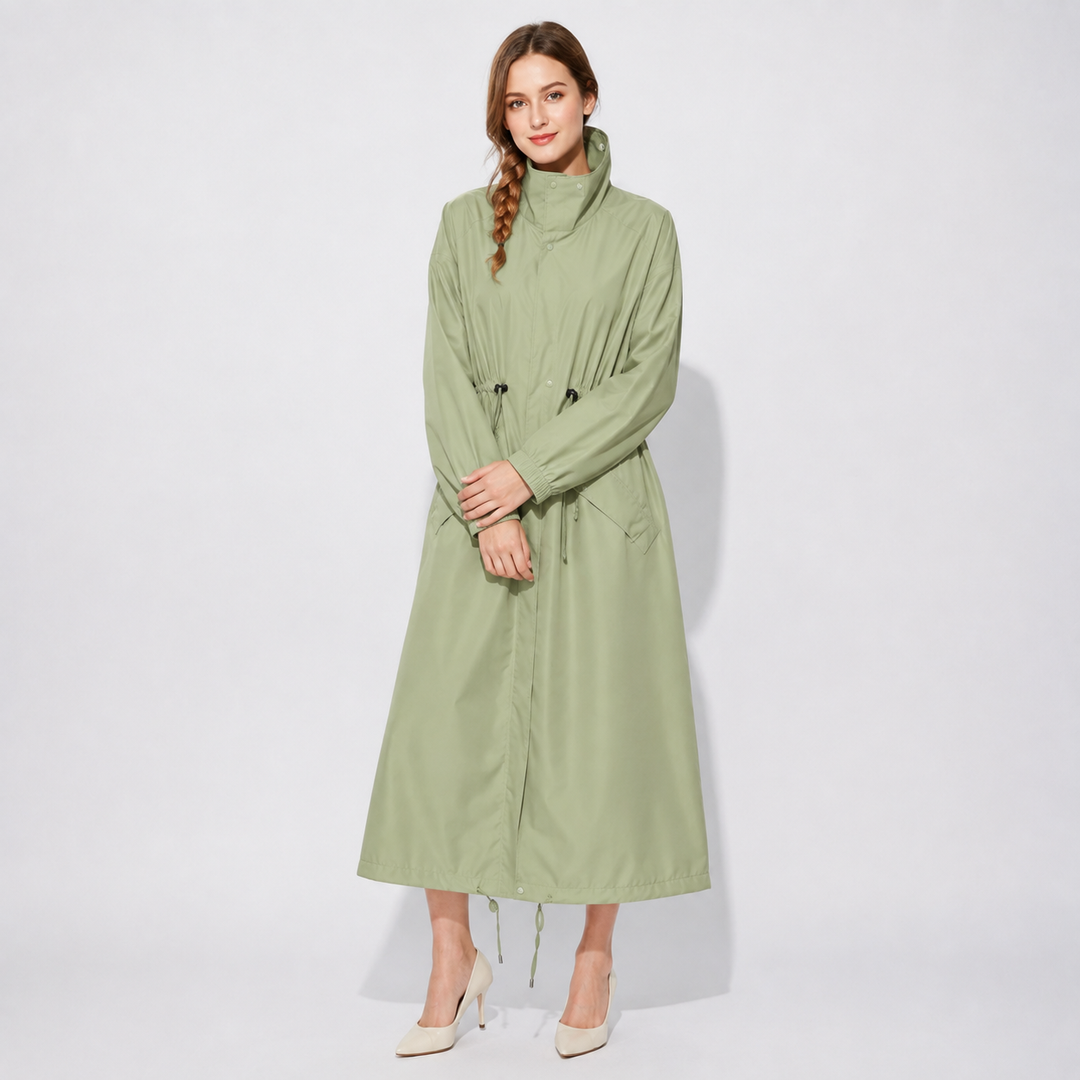 Moderner Damen Regenmantel Rainora, ideal als leichter Poncho oder Regenjacke für unterwegs.