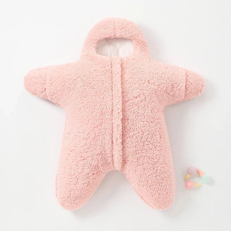 Gemütlicher Baby Schlafsack-Pyjama Seestern. Sorgt für sicheren, ungestörten Schlaf und Wärme.