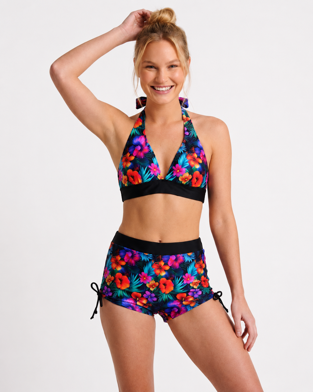 Aktiver Damen Zweiteiler mit Blumenprint für Schwimmen, Sonnenbaden & Wassersport am Strand.