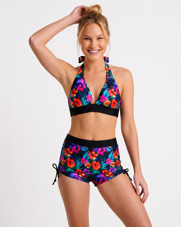 Aktiver Damen Zweiteiler mit Blumenprint für Schwimmen, Sonnenbaden & Wassersport am Strand.