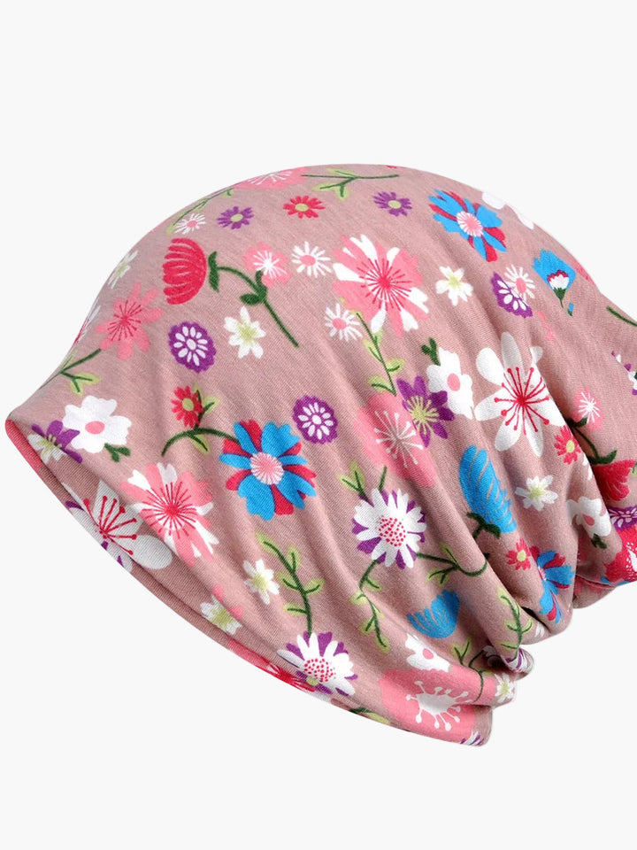 Hochwertige Damen Beanie aus Baumwolle-Spandex mit stilvollem Blumenmuster. Ideales Accessoire für Herbst.