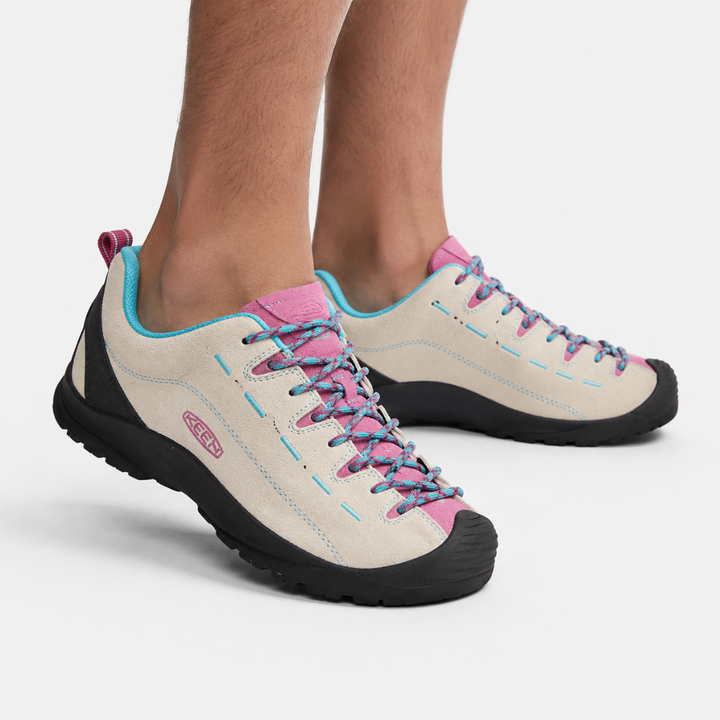 Rutschfeste Gummisohle des Herren Kletterschuhs sorgt für Grip auf glatten Felsen beim Outdoor Klettern.
