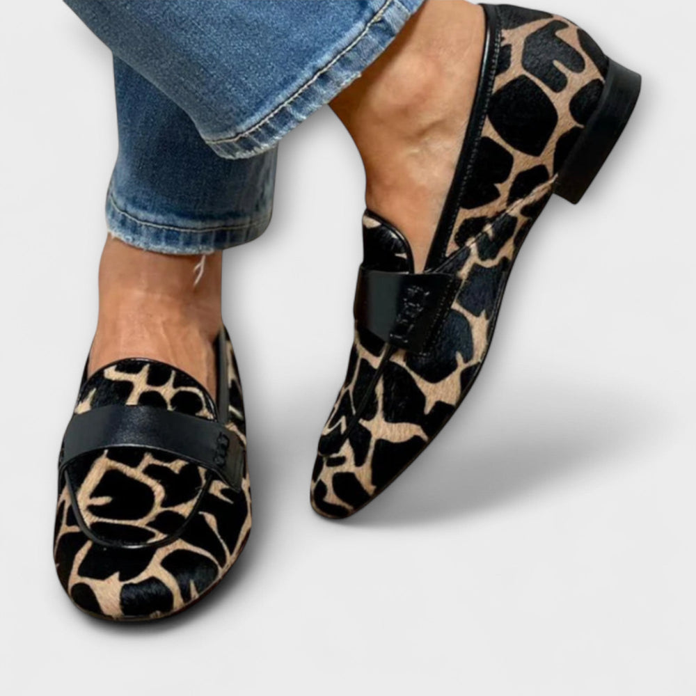 Bequeme Damen Loafer mit modischem Tierdruck für den Alltag, flach und elegant, perfekt für modernen Komfort.