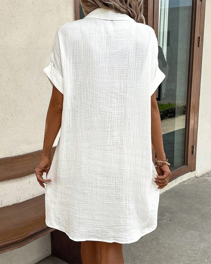 Schickes Damen Hemdkleid mit Knopfleiste, businesstauglich für den modernen Büroalltag im Frühling.