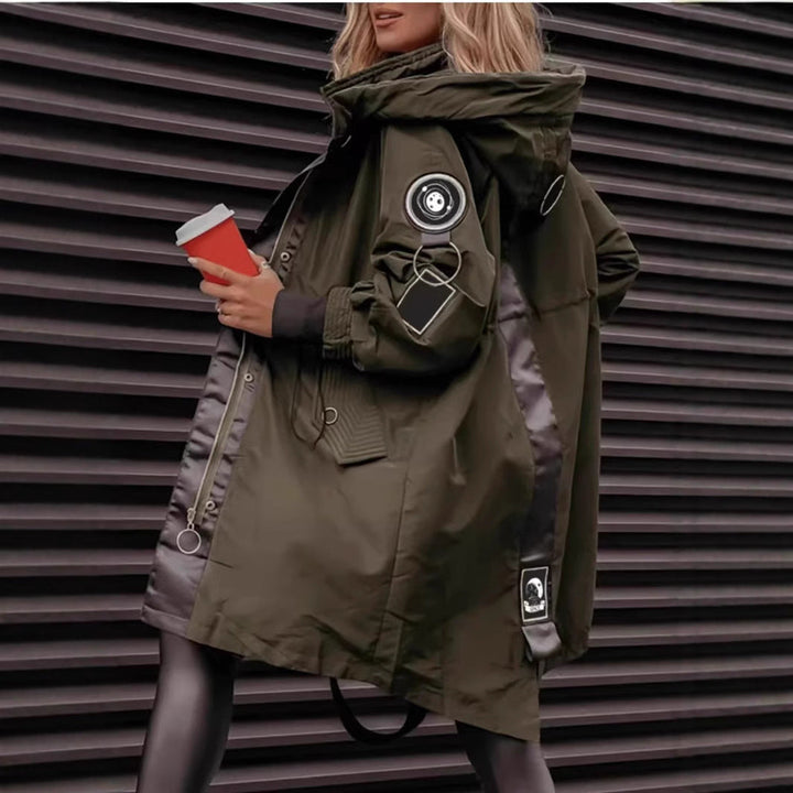 Eleganter Damen-Tarnmantel, mittellang geschnitten, ideal für Herbst- und Wintermode. Stylischer Freizeitmantel.