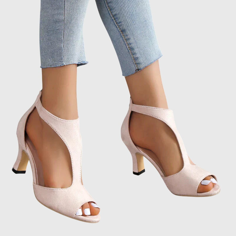 Schwarze Damen Pumps mit Blockabsatz, bequeme und elegante Damenschuhe für Business oder Freizeit.