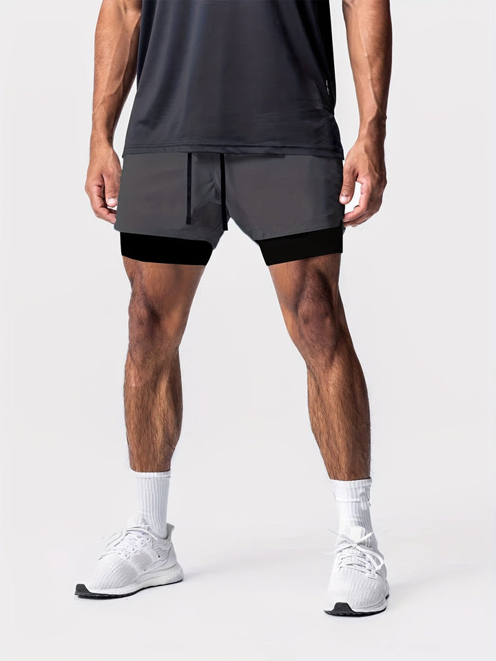 Herren 2-in-1 Laufshorts mit integrierter Innenhose, feuchtigkeitsableitend.