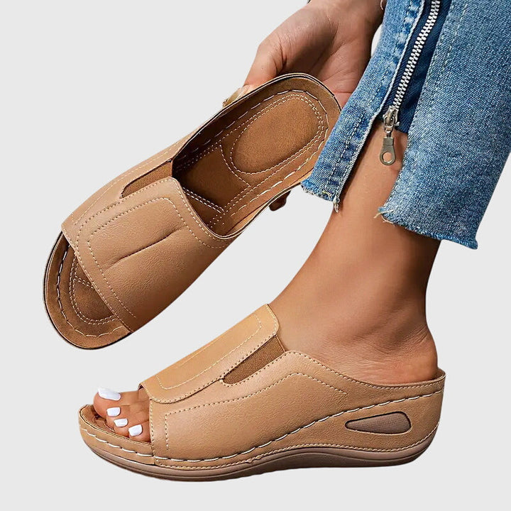 Elegante Damen Flache Sandalen Aretha für bequemen Alltagskomfort. Ideale Sommerschuhe.