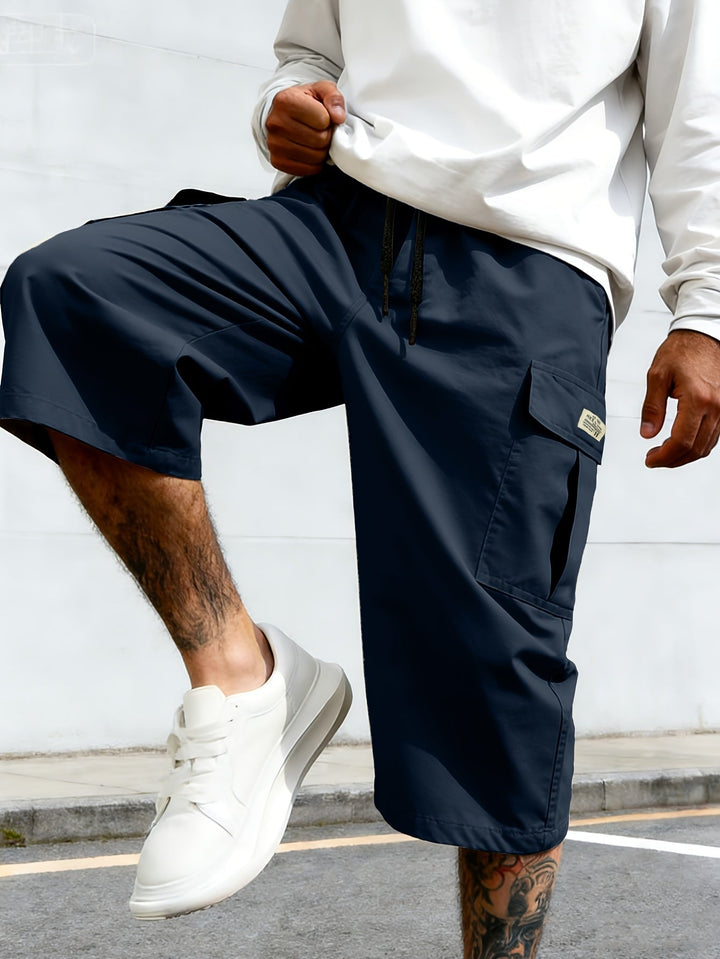 Bequeme Herren Streetwear Bermuda Shorts, locker geschnitten für Freizeit & Sommer.