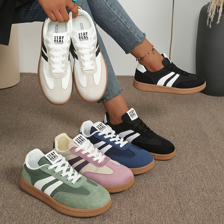 Weiße Damen Retro Sneaker für bequemen Alltag & Streetwear-Look.