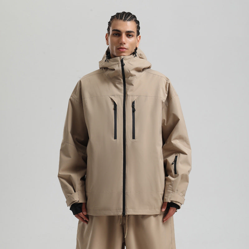 Robuste Herren Funktionsjacke mit praktischen Taschen. Die perfekte Schneejacke für kalte Tage im Schnee.